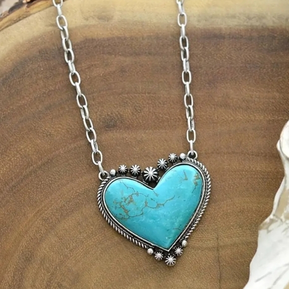 Jewelry - Turquoise Heart Pendant Necklace